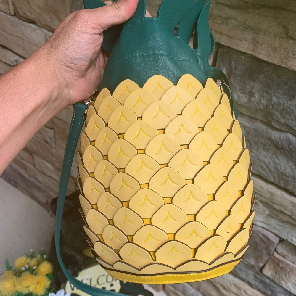 Authentic KATE SPADE leather Pineapple drawstring crossbody - Picture 13 of 14